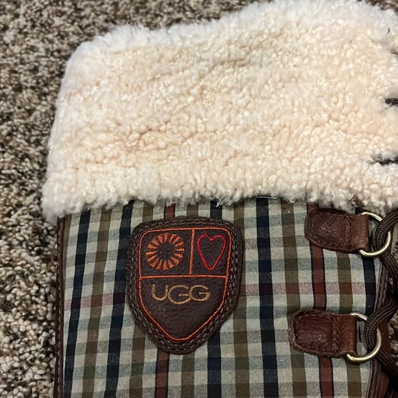 Like new size 7 Ugg lace up winter boots. - Picture 2 of 16